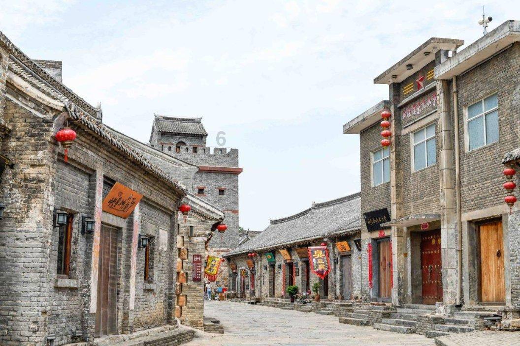 凯迪拉克LB改色膜超亮金属钨钢,非常有绅士风度